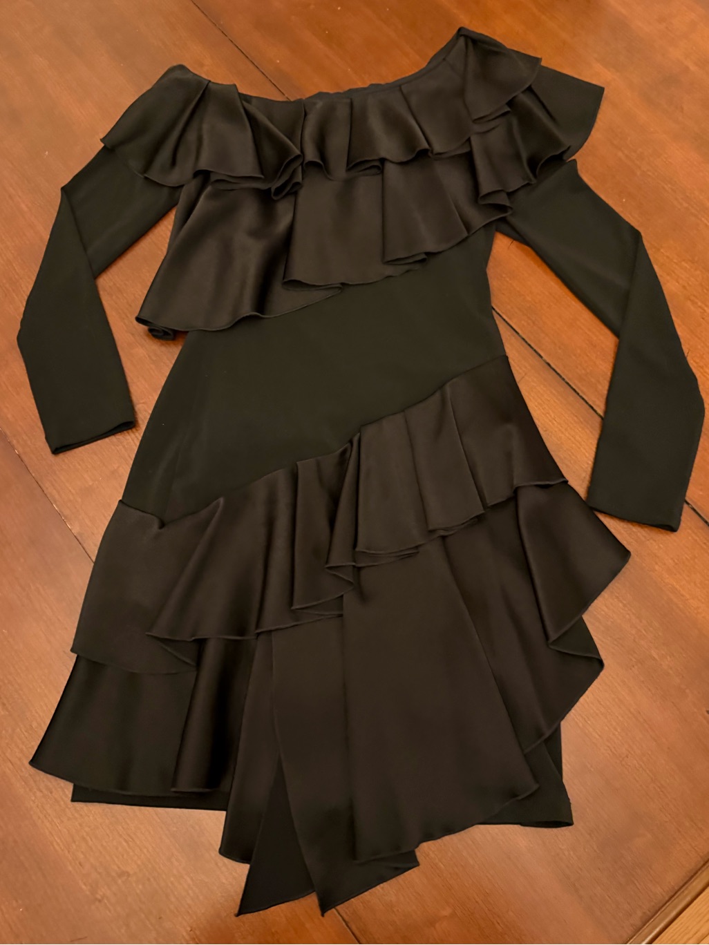 Nwt Alice + Olivia Black Off-The-Shoulder Asymmetrical Ruffle Dress Size 4